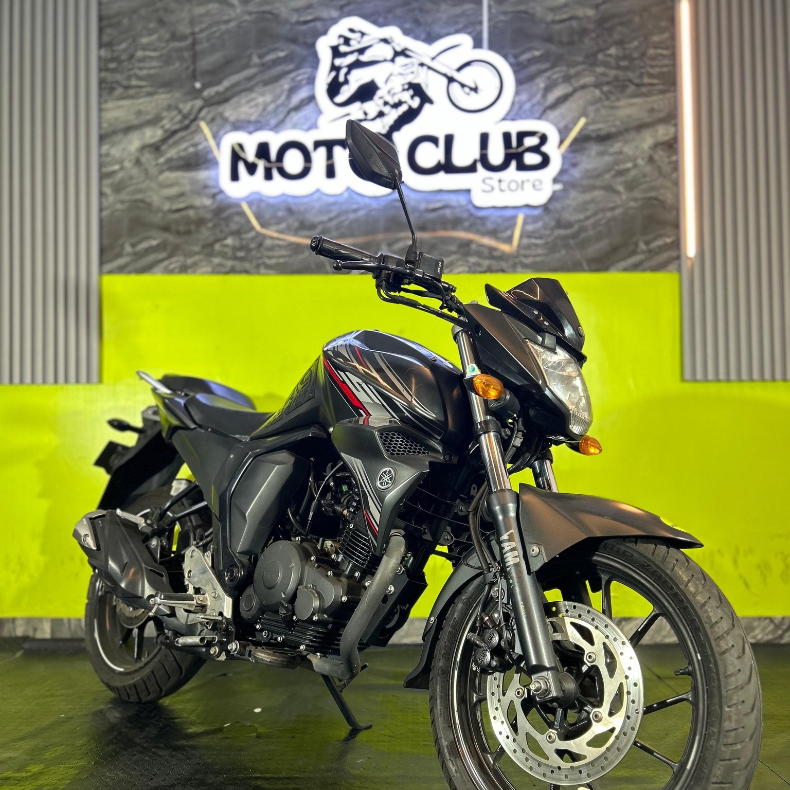 Moto 18
